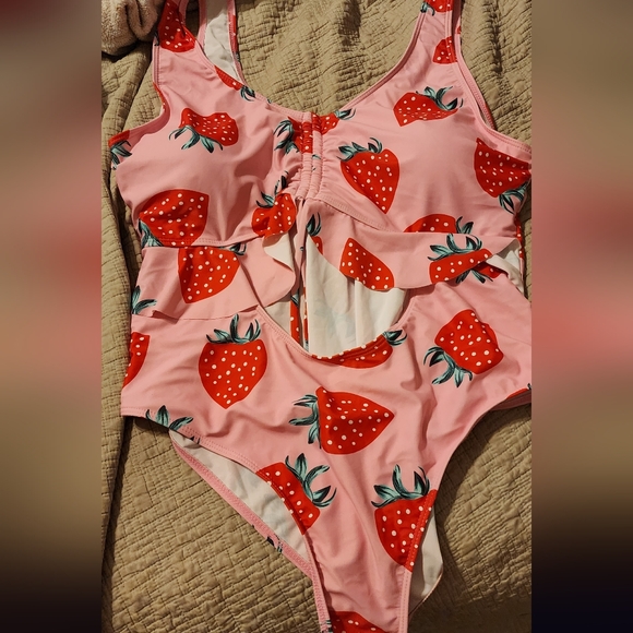 Bikinx Plus Strawberry Print Cut Out - Picture 2 of 2